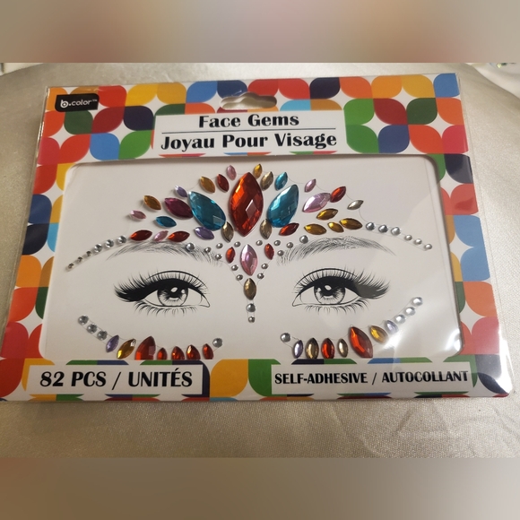 Face Gems & Jeweled Eyelashes - Picture 4 of 13